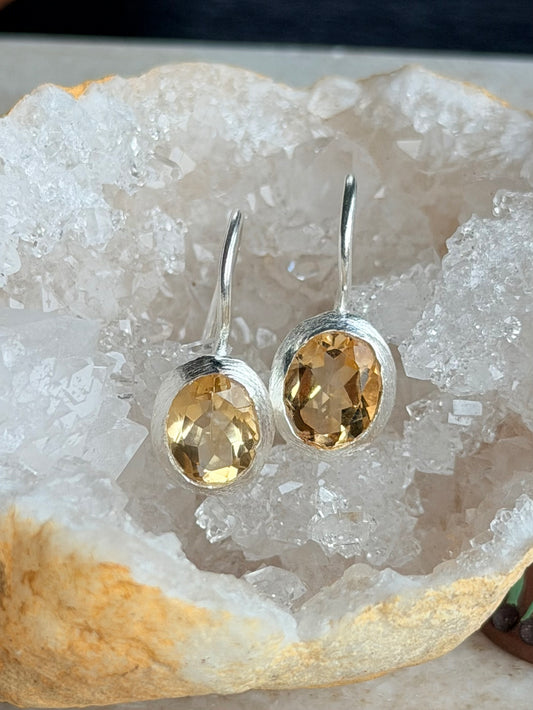 Silver earrings with citrine crystals