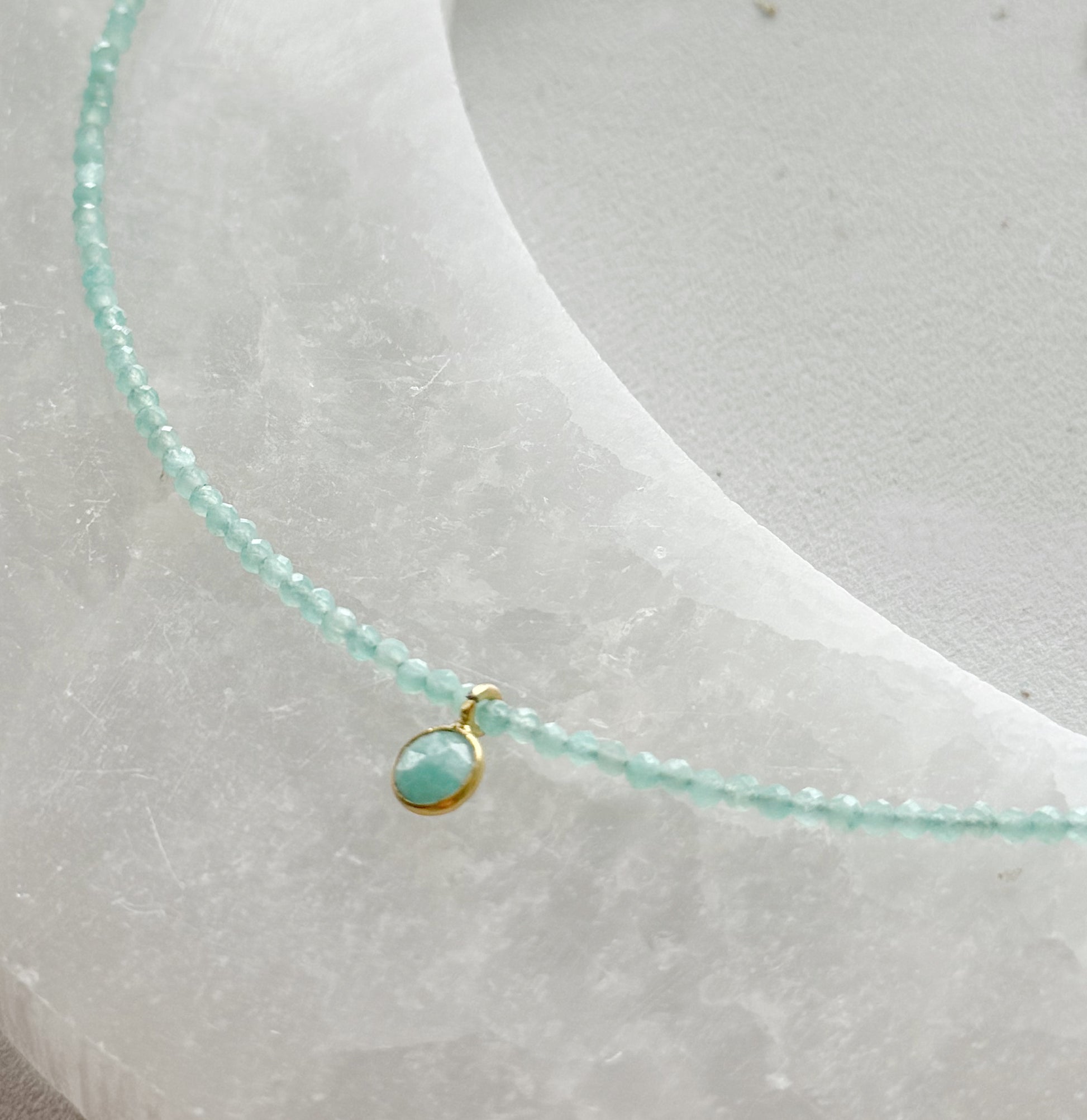 Amazonito kaklo vėrinys "Lašelis"