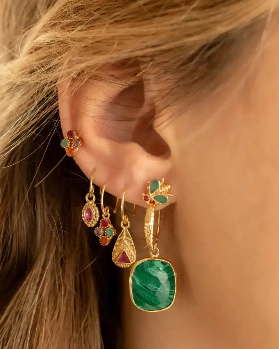 Auskarai su žaliuoju agatu ir rubinu “Bitės”