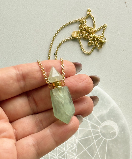 Avantiurino kaklo papuošalas - kvepalų buteliukas