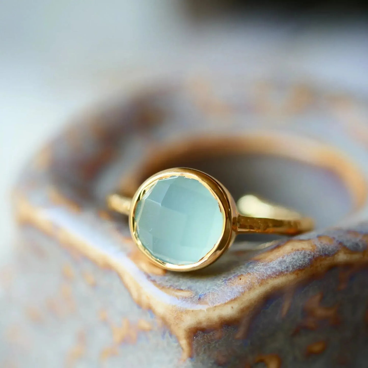 Chalcedono žiedas "Vandenyno siela"