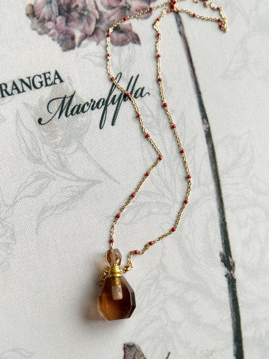 Dūminio kvarco kaklo papuošalas su kvepalų buteliuku