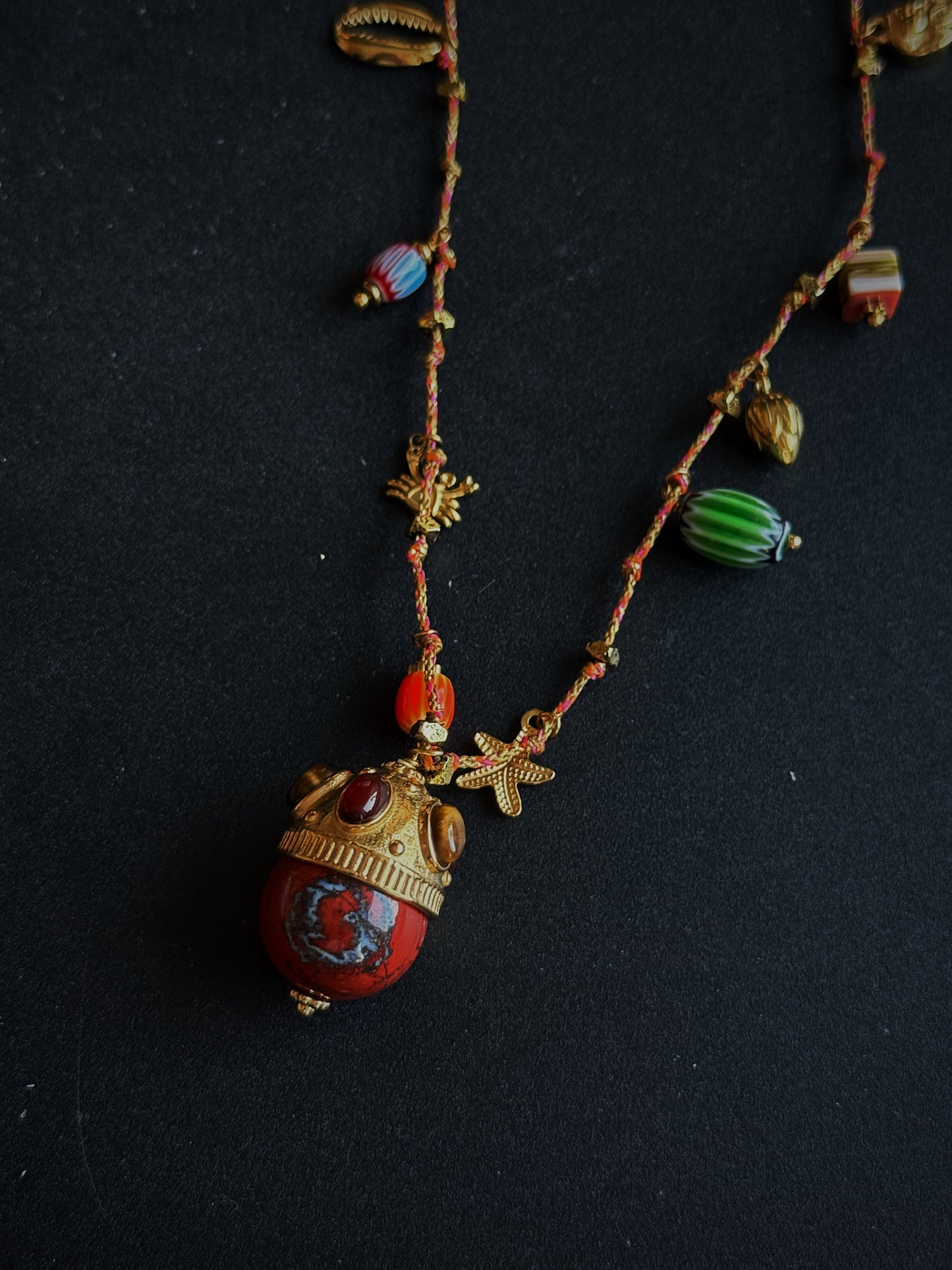 Ilgas kaklo papuošalas "Talismanai”