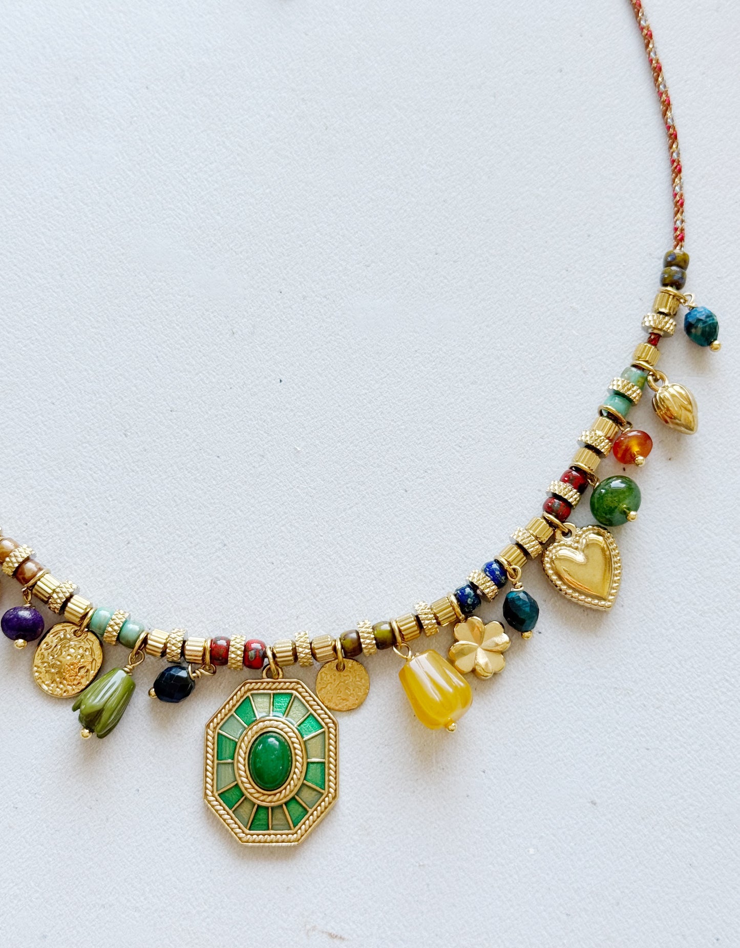 Kaklo papuošalas “Sėkmės Amuletai”