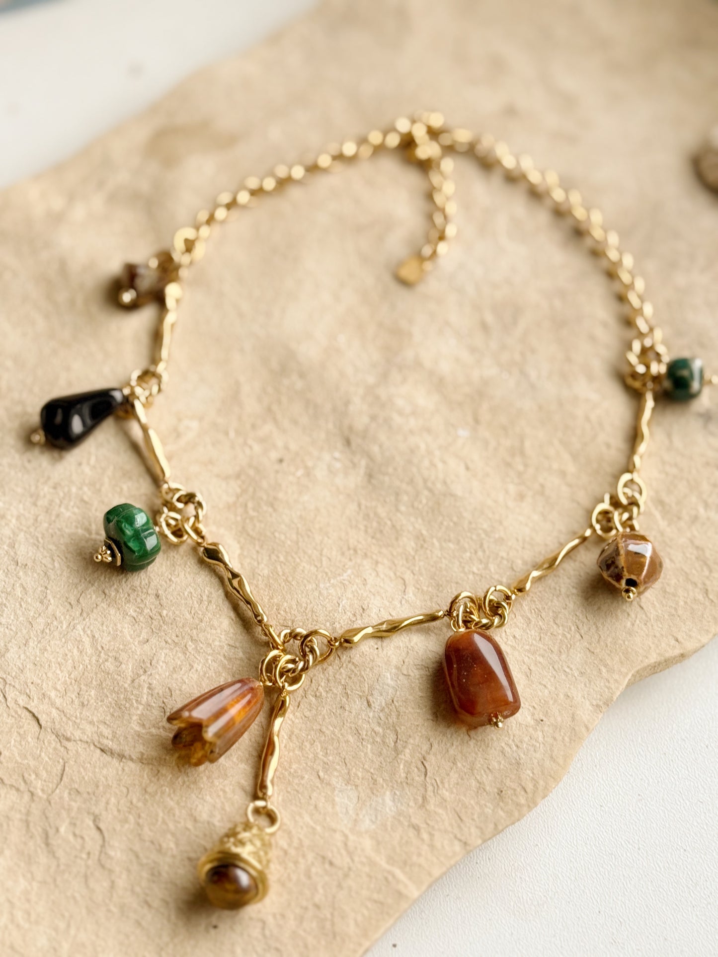 Kaklo papuošalas "Talismanai"