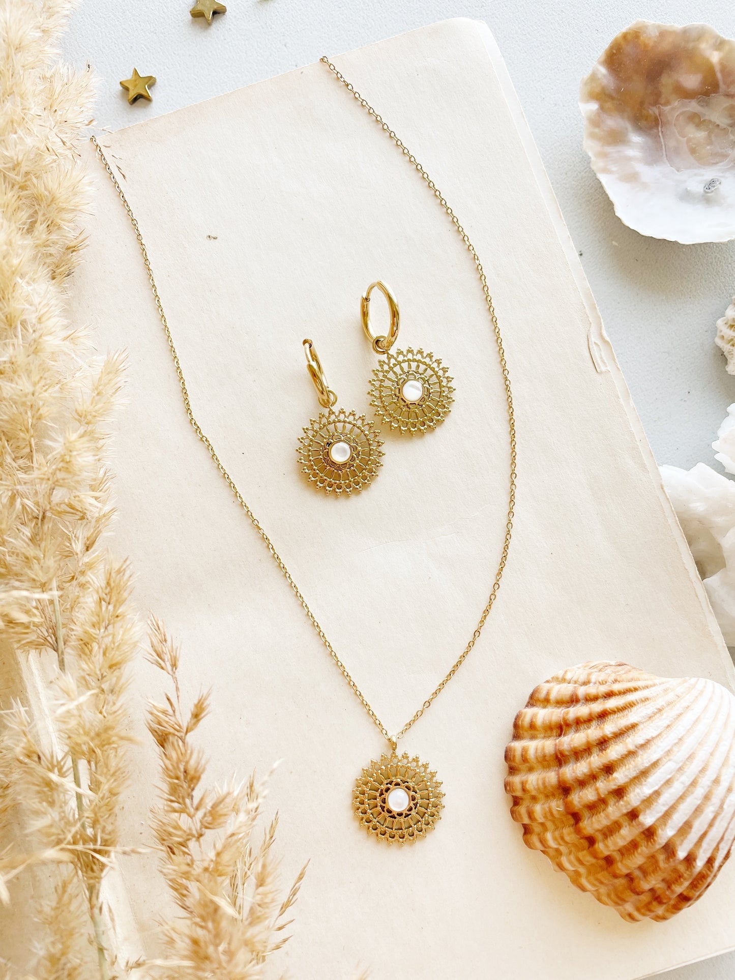 Kaklo papuošalo ir auskarų rinkinys “Pilnaties Mandala”