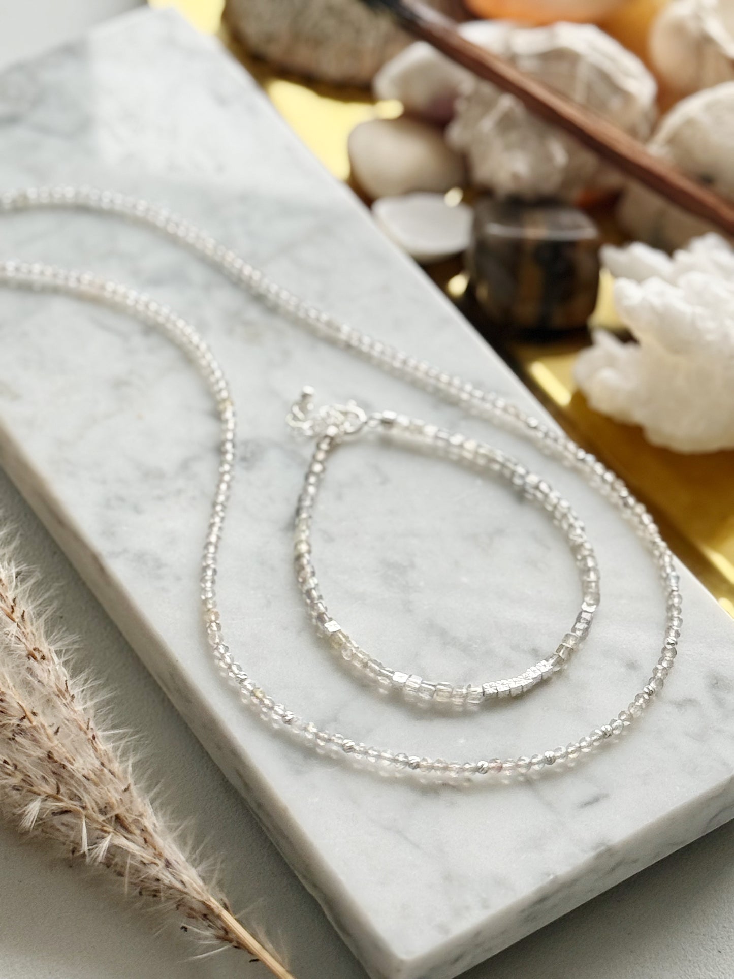 Labradorito vėrinys "Apsauga"