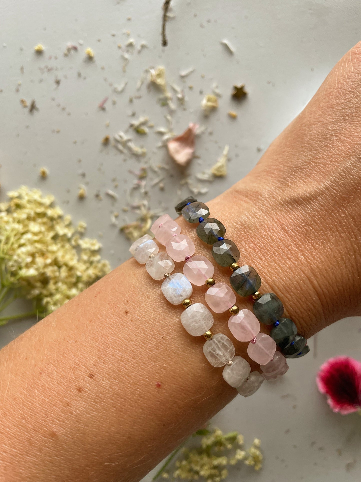 Mėnulio akmens apyrankė