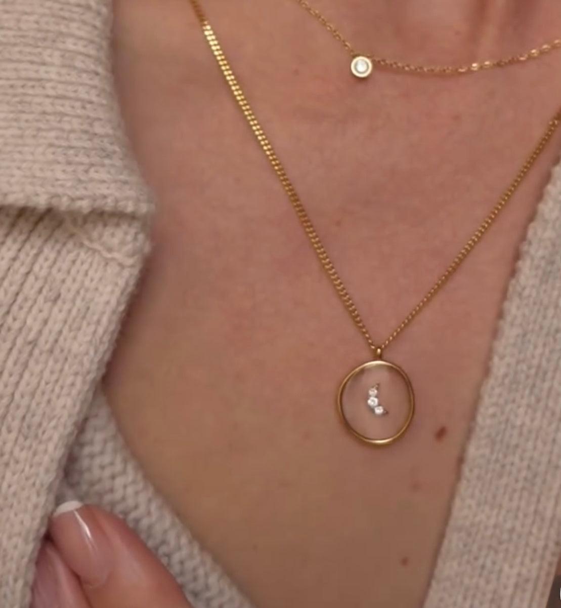 Pakabukas su grandinėle "Spindintis Mėnulis"