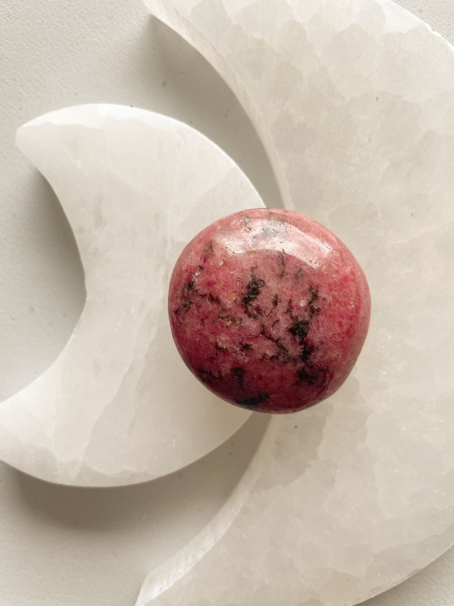 Rodonito ir karneolio apyrankė "Širdies atvėrimas"