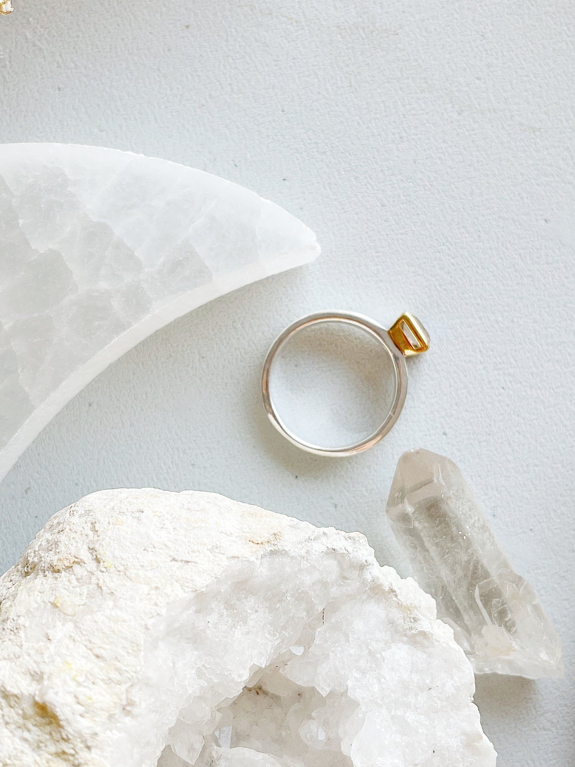 Sidabrinis žiedas su Dūminiu Kvarcu