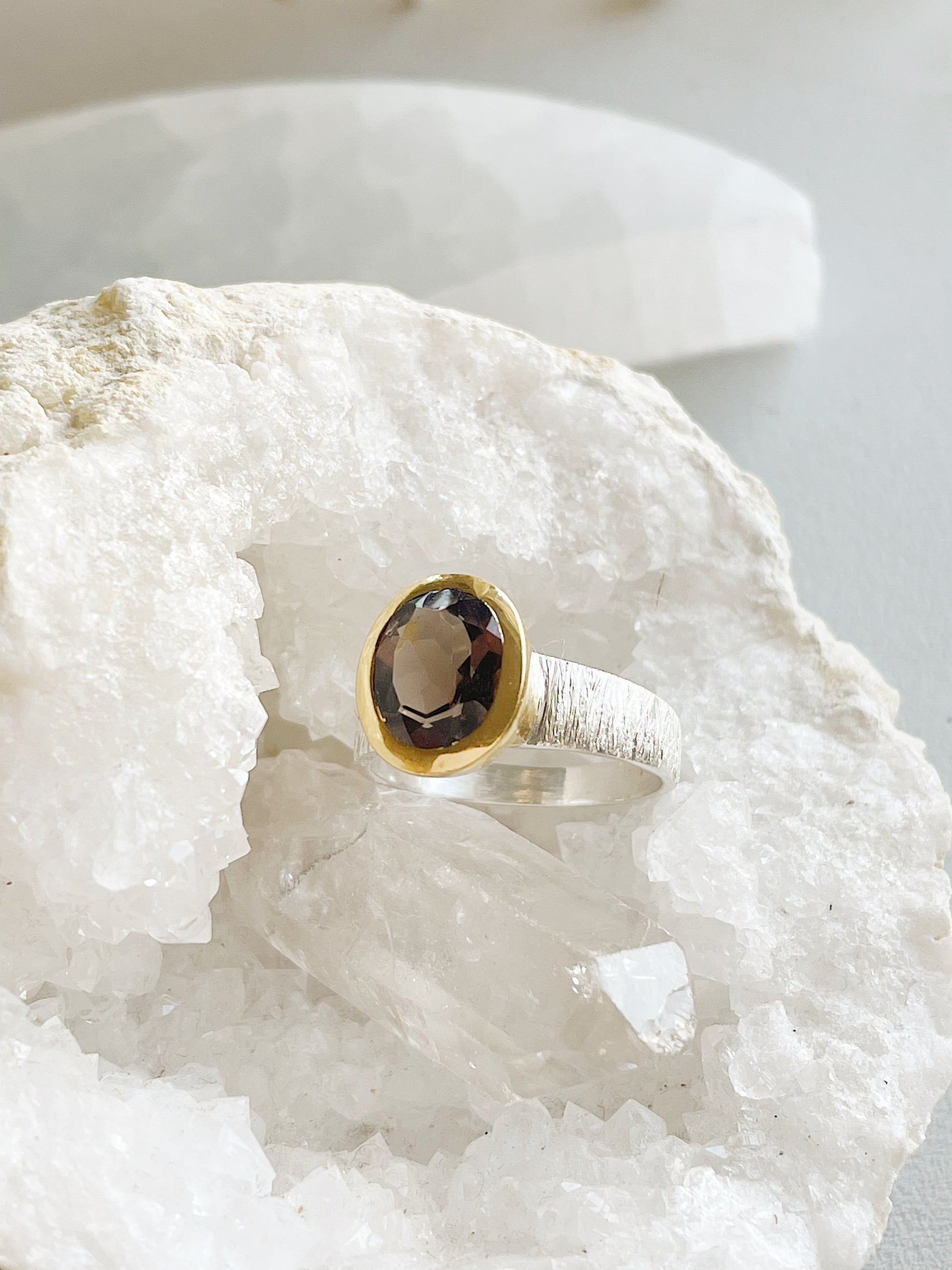 Sidabrinis žiedas su Dūminiu Kvarcu