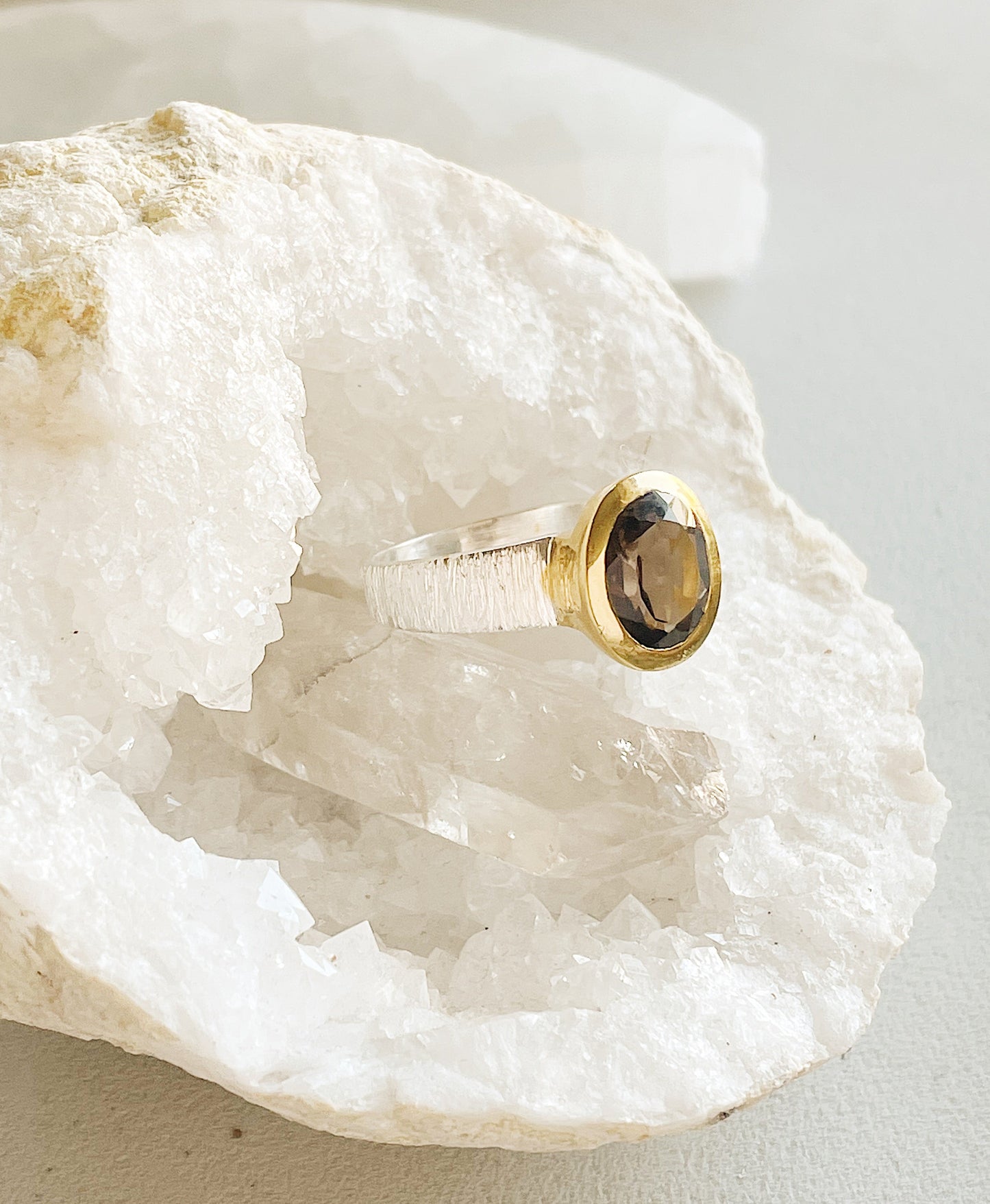 Sidabrinis žiedas su Dūminiu Kvarcu