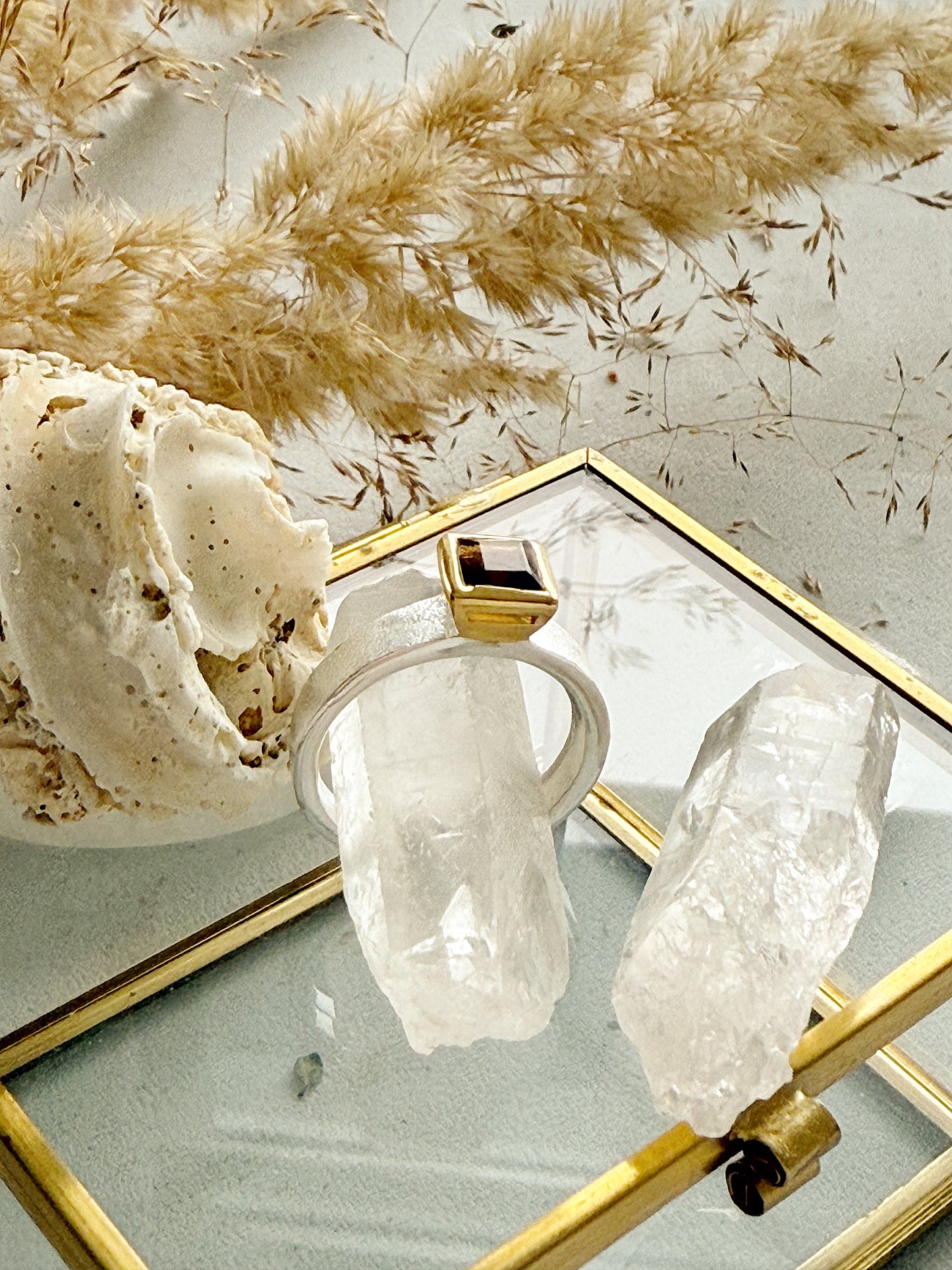 Sidabrinis žiedas su Dūminiu Kvarcu