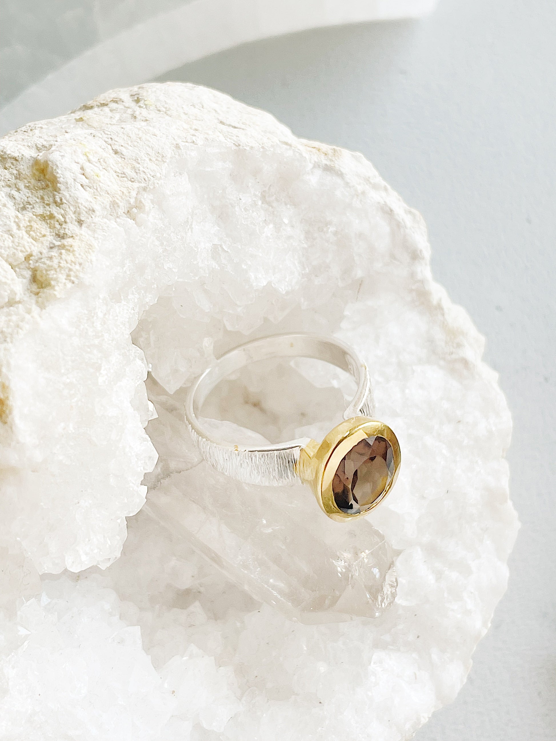 Sidabrinis žiedas su Dūminiu Kvarcu