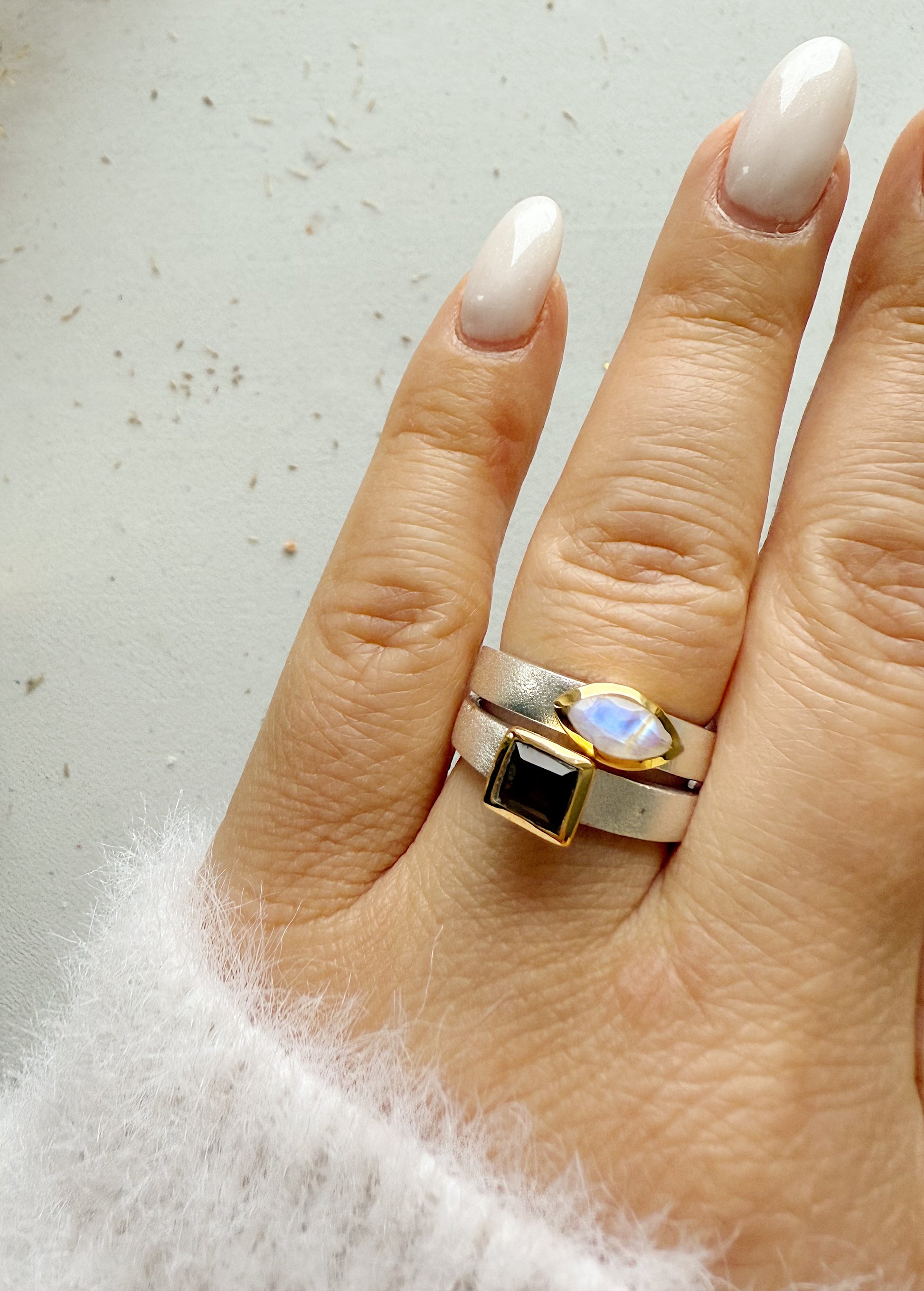 Sidabrinis žiedas su Dūminiu Kvarcu