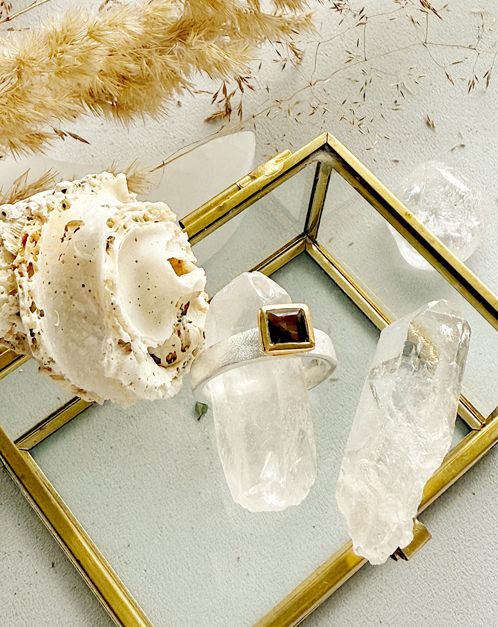 Sidabrinis žiedas su Dūminiu Kvarcu