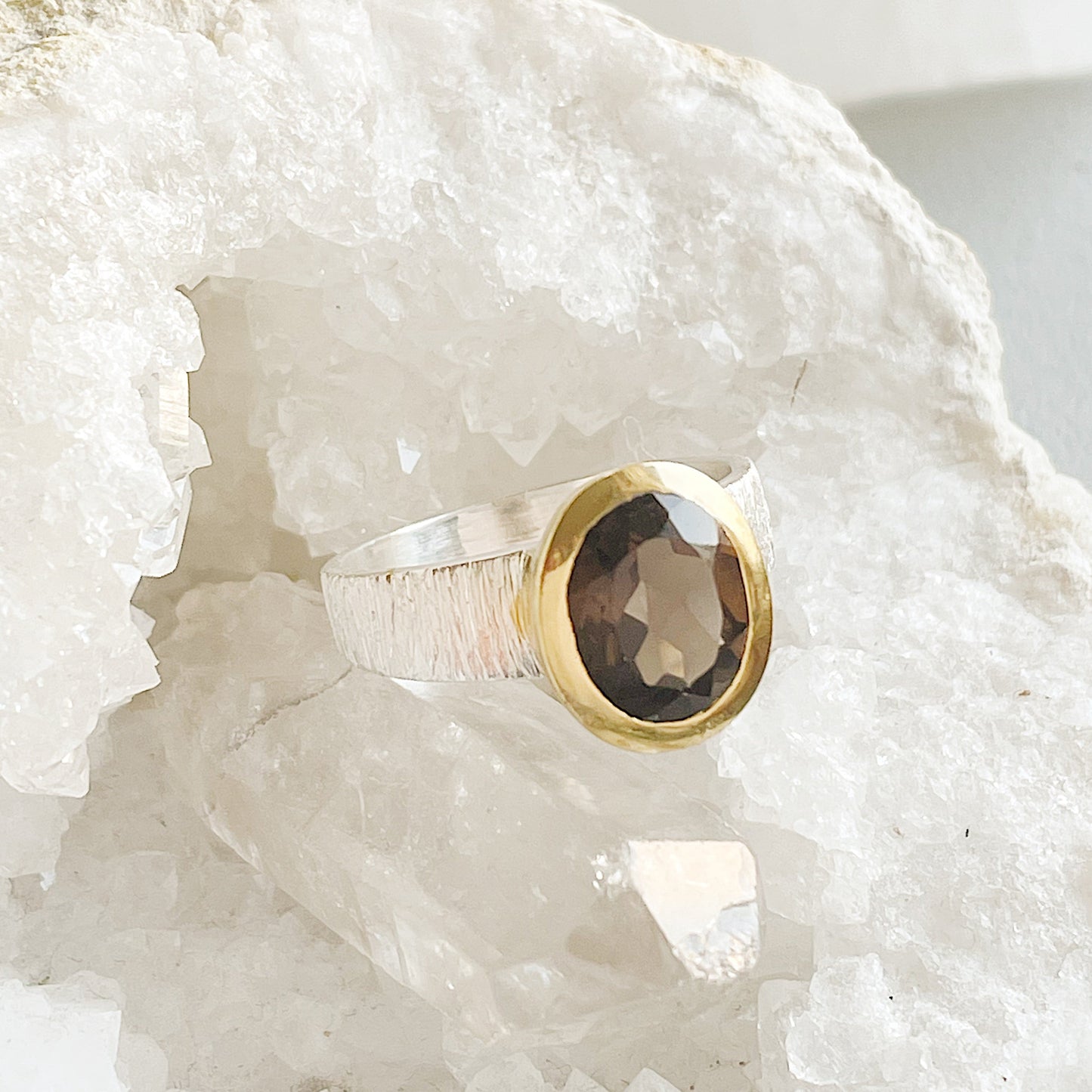 Sidabrinis žiedas su Dūminiu Kvarcu