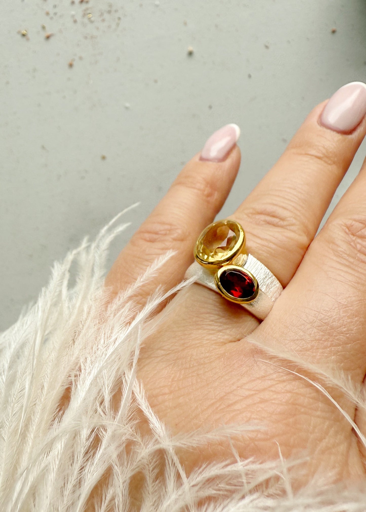 Sidabrinis žiedas su Granatu