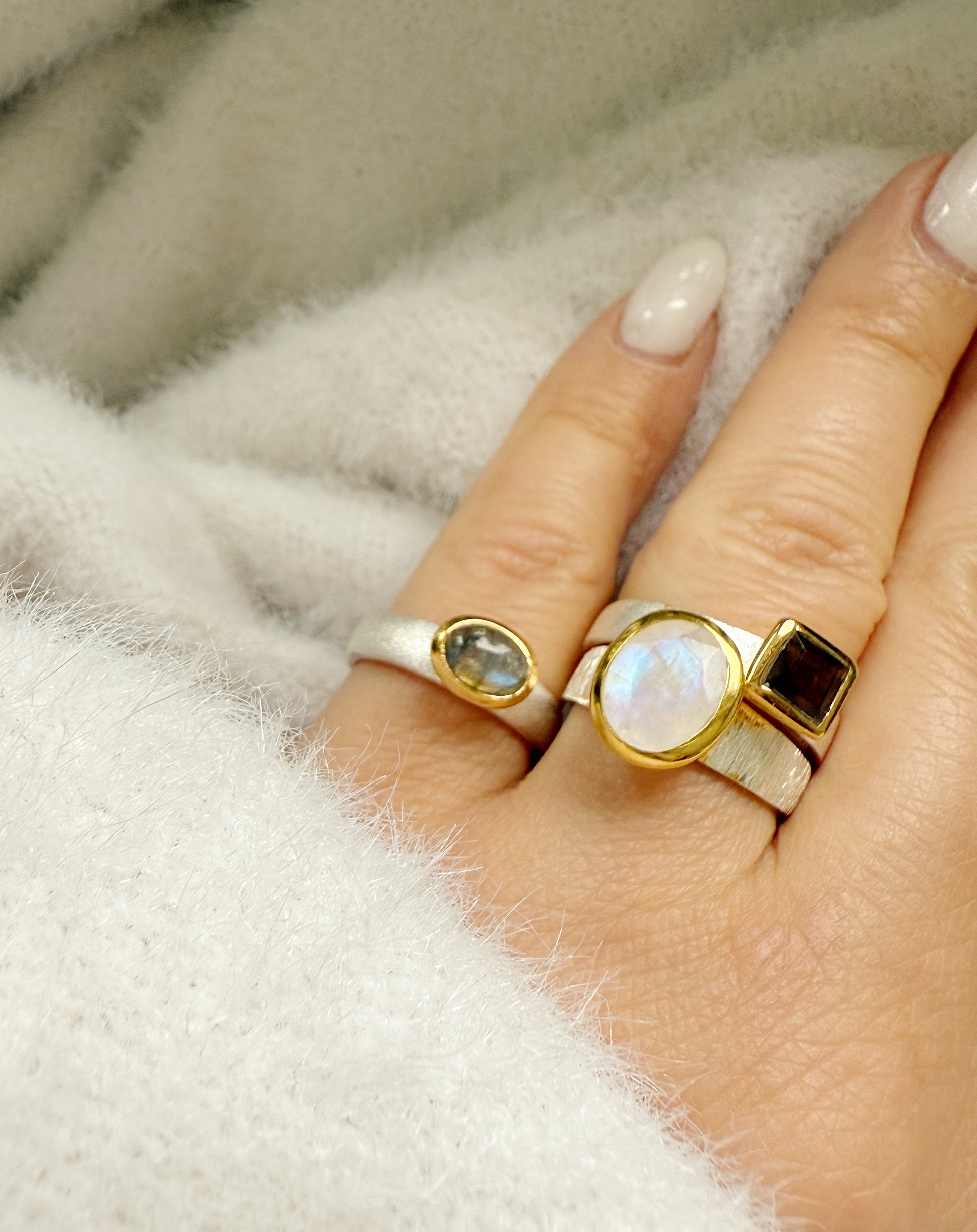 Sidabrinis žiedas su Labradoritu