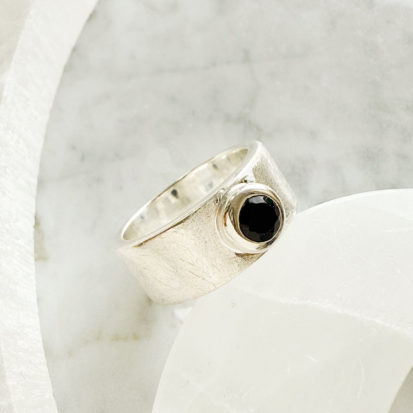 Sidabrinis Žiedas su onikso kristalu