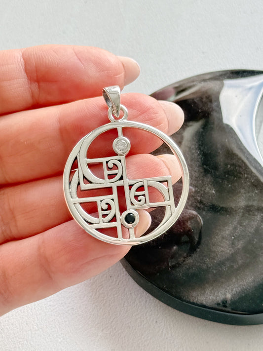 Sidabrinis pakabukas „Yin Yang“