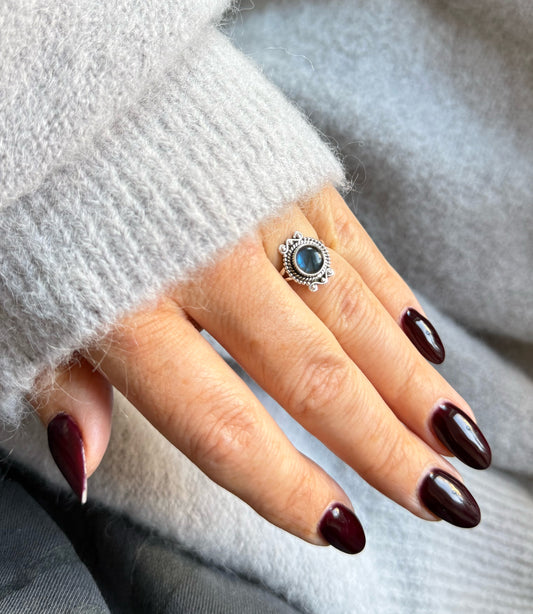 Sidabrinis žiedas "Labradoritas”