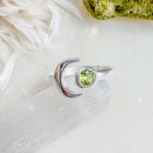Sidabrinis žiedas “Mėnulio Peridotas”