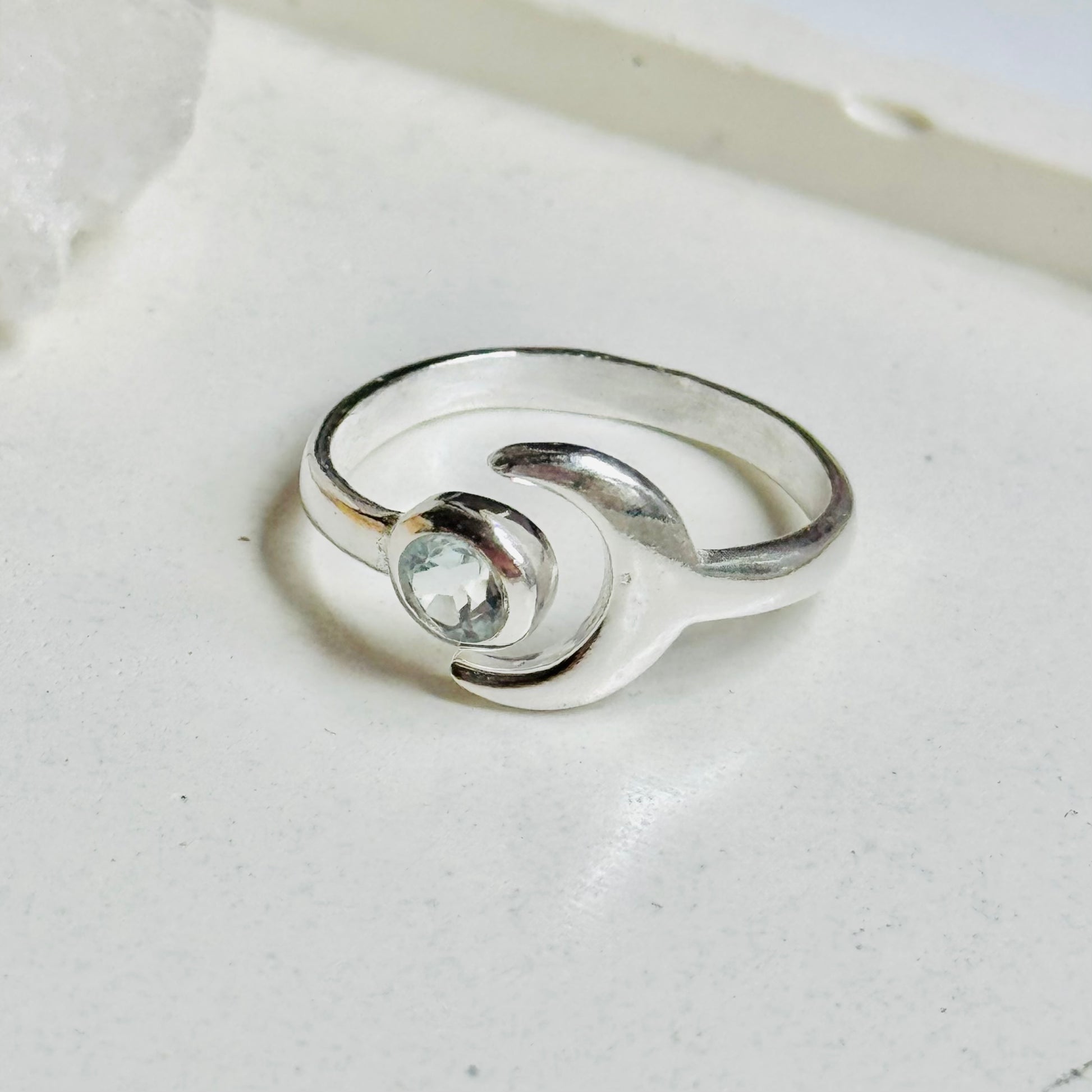 Sidabrinis žiedas “Mėnulio Topazas”