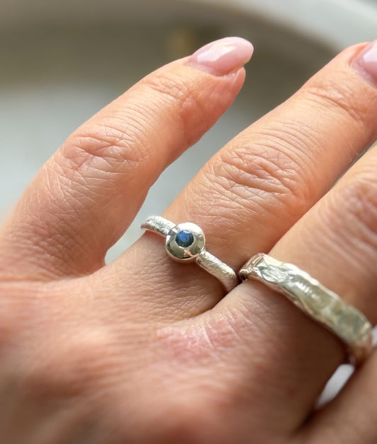 Sidabrinis žiedas su Labradoritu