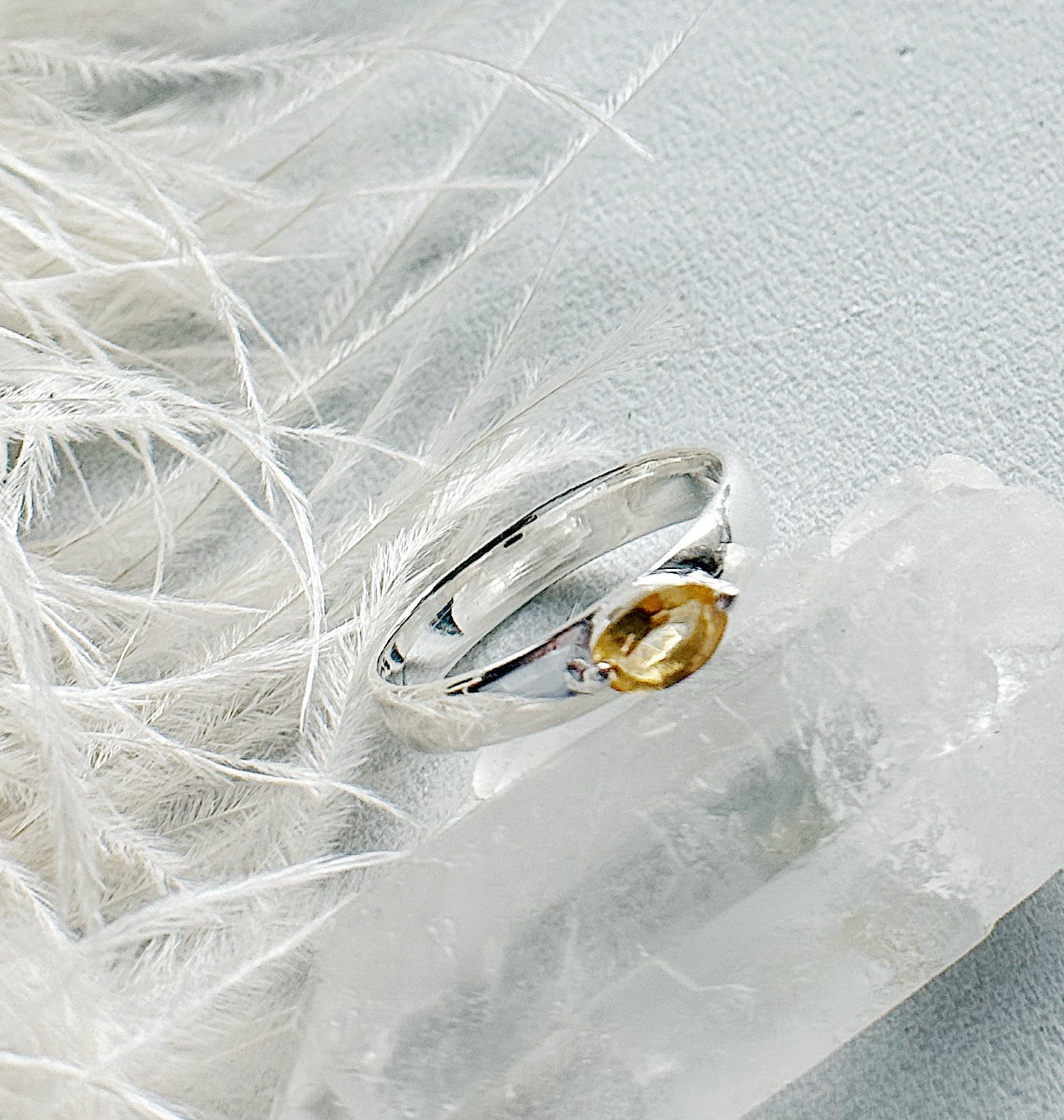 Sidabrinis žiedas su Citrinu