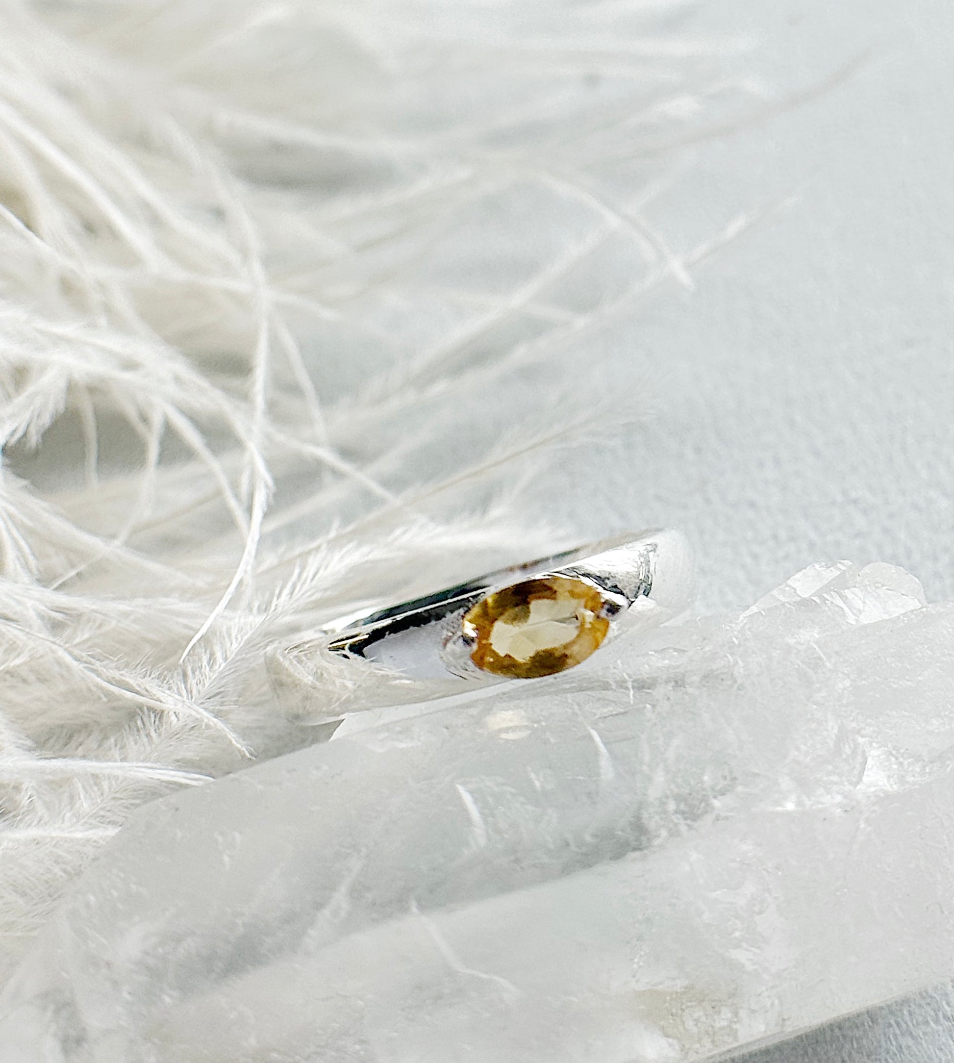 Sidabrinis žiedas su Citrinu