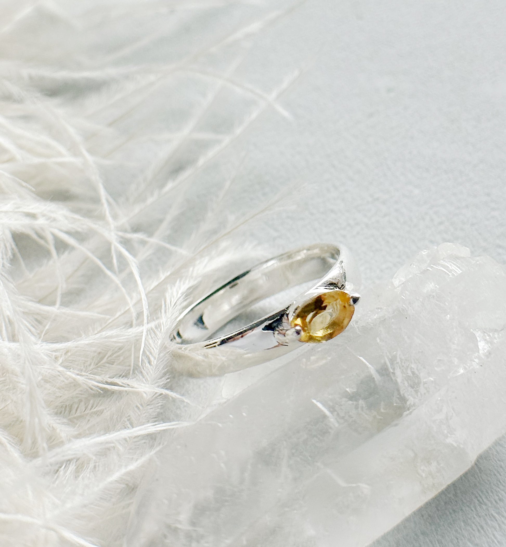 Sidabrinis žiedas su Citrinu