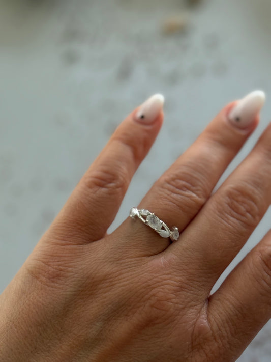 Sidabrinis žiedas su Mėnulio akmeniu