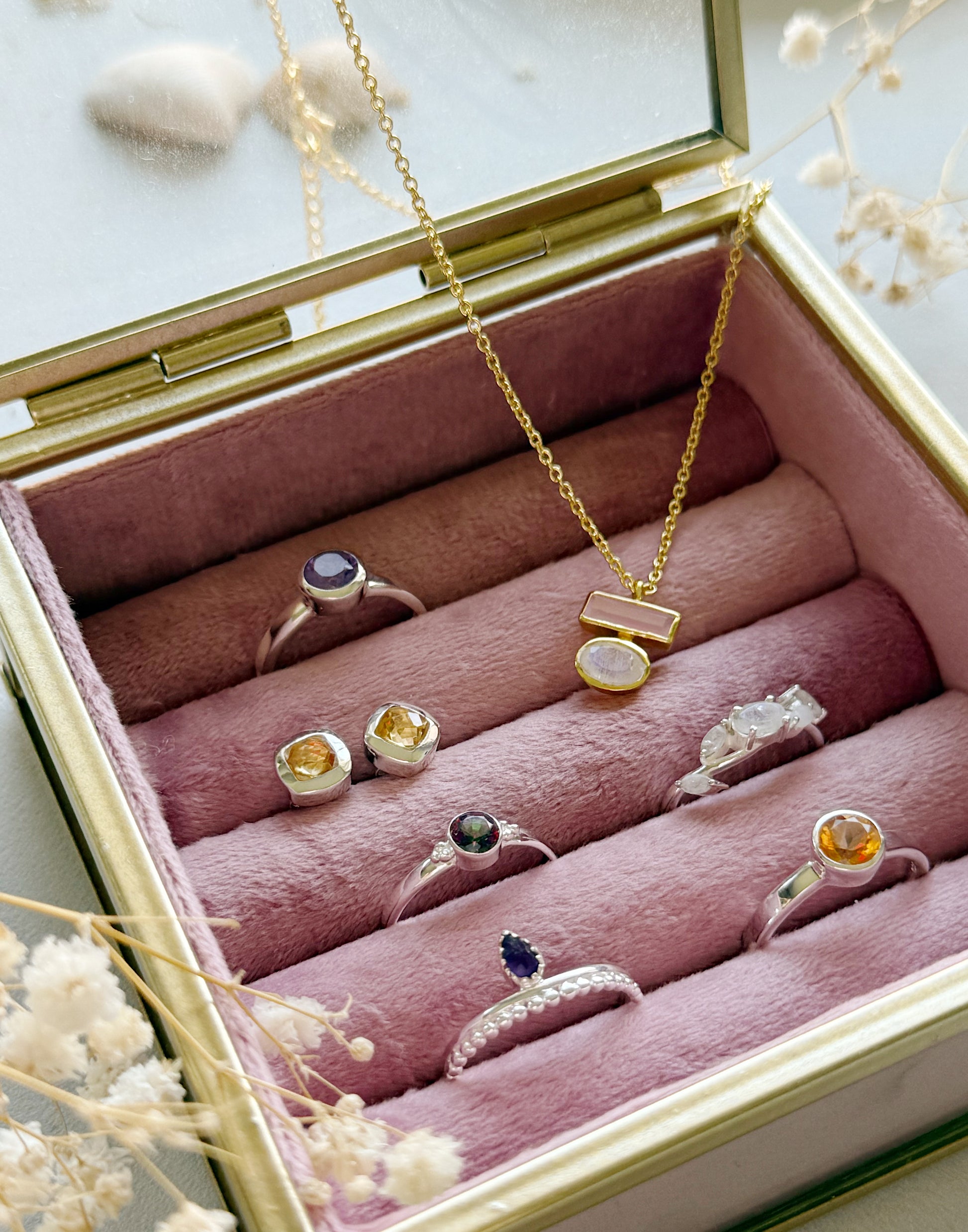 Sidabrinis žiedas su Mistinio Topazo kristalu