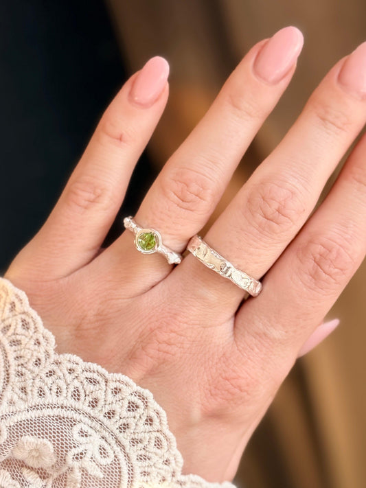 Sidabrinis žiedas su Peridotu
