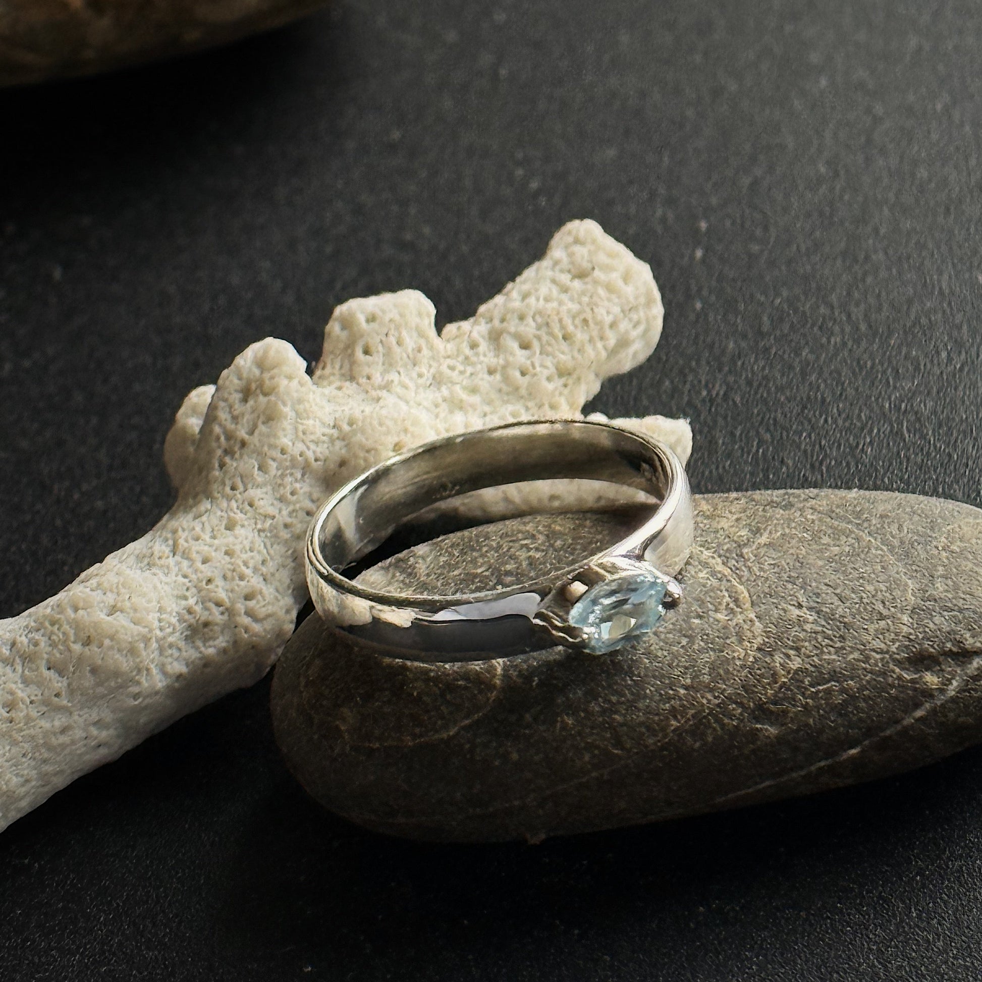 Sidabrinis žiedas su Topazu