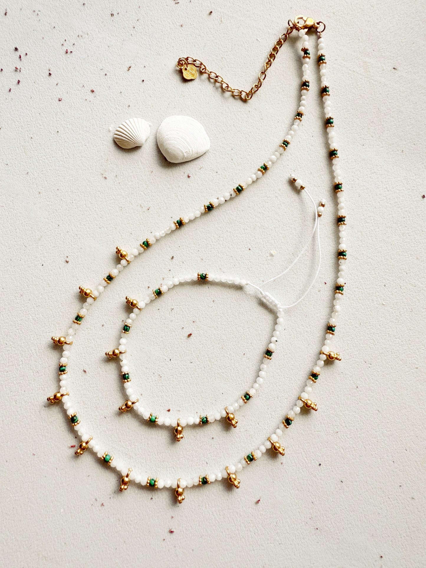 Snieginio kvarco vėrinys “Palaiminimas”