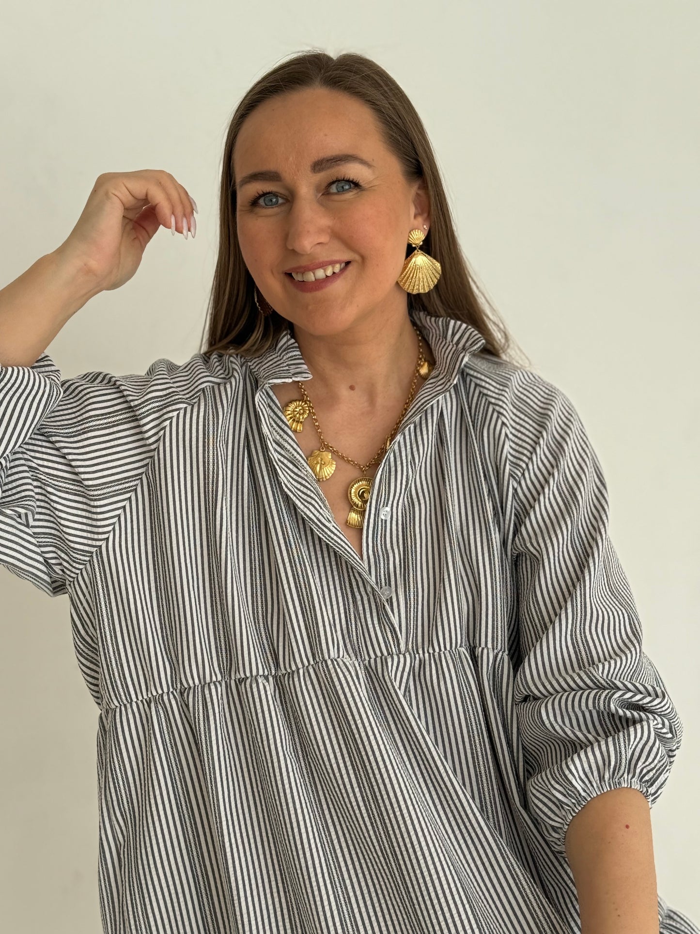 Trumpa suknelė "Linijos”