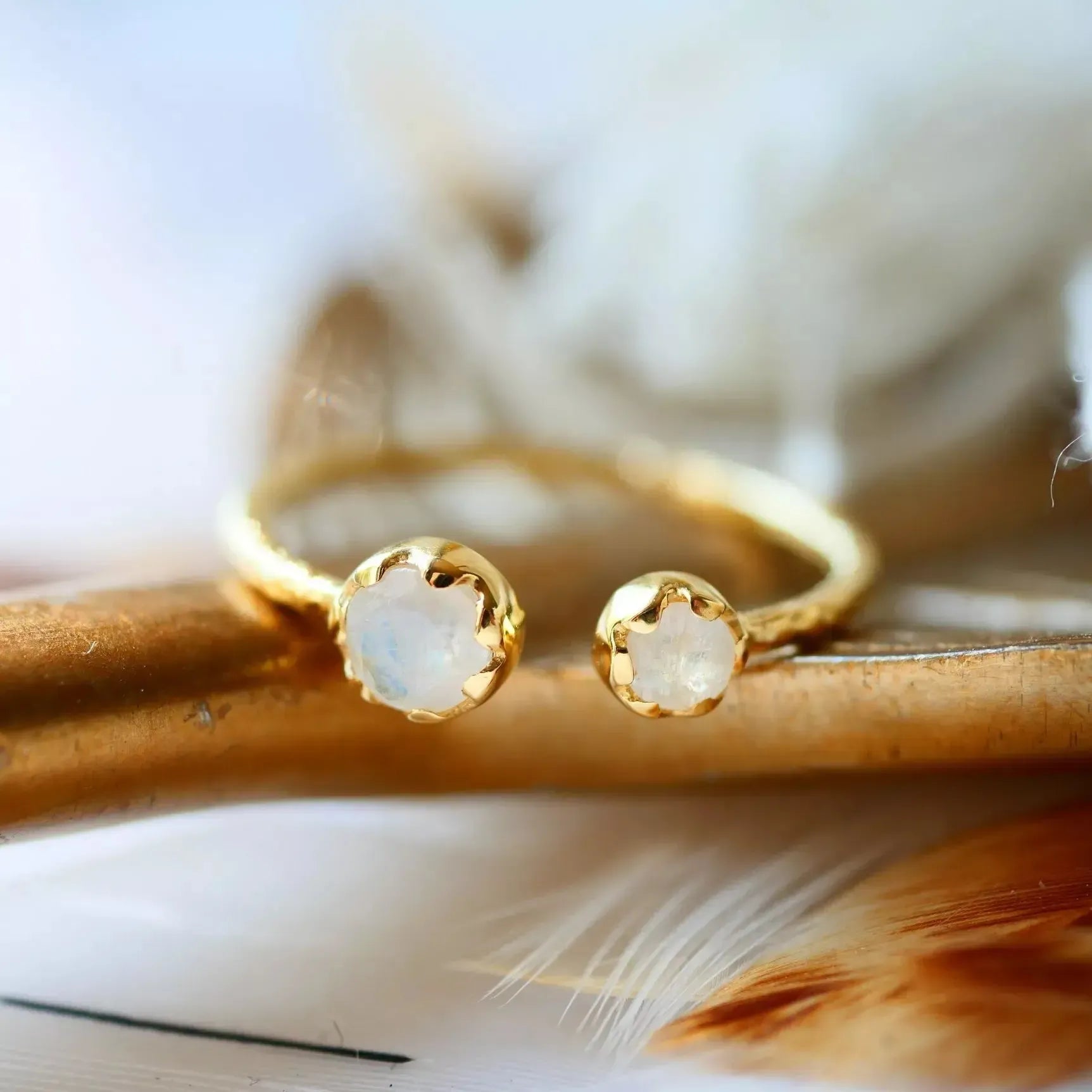 Žiedas su Mėnulio akmeniu