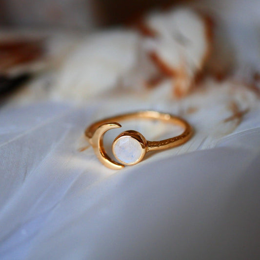 Žiedas su Mėnulio akmeniu “Luna”