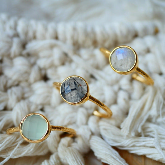 Žiedas su Mėnulio akmeniu “Pilnatis”