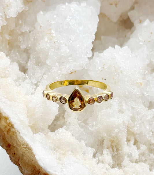 Žiedas su citrino kristalais