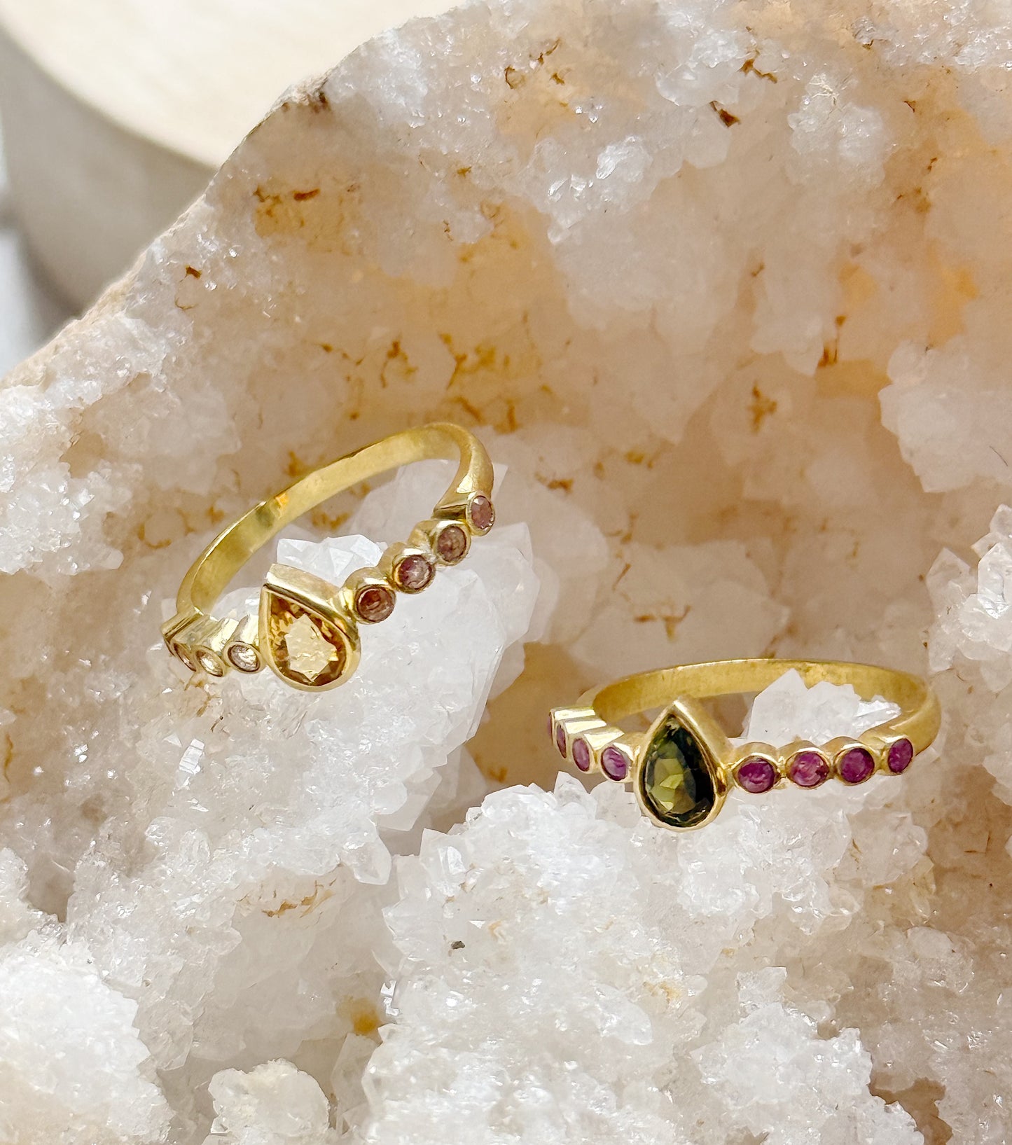 Žiedas su citrino kristalais