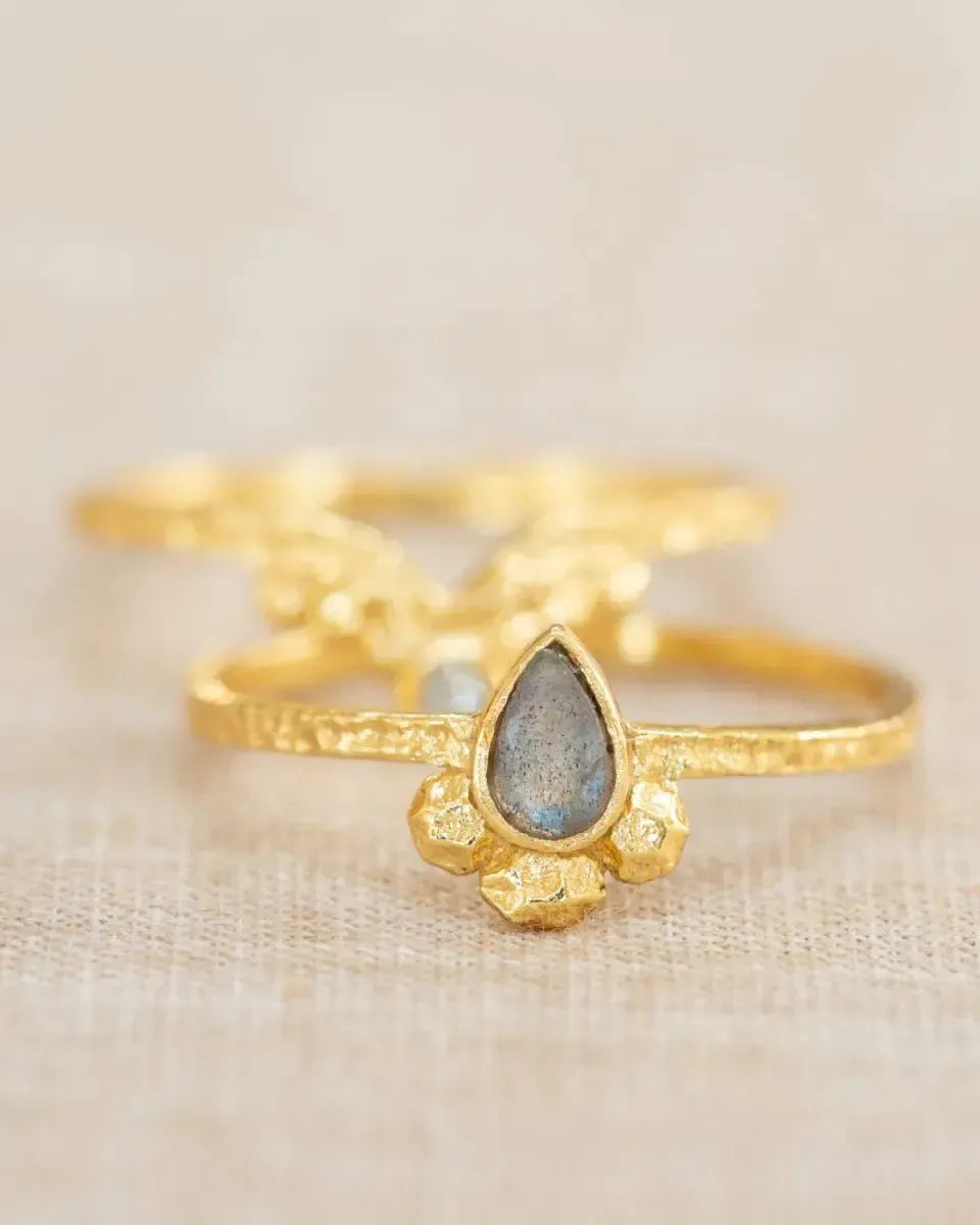 Žiedas su labradorito ir topazo kristalais