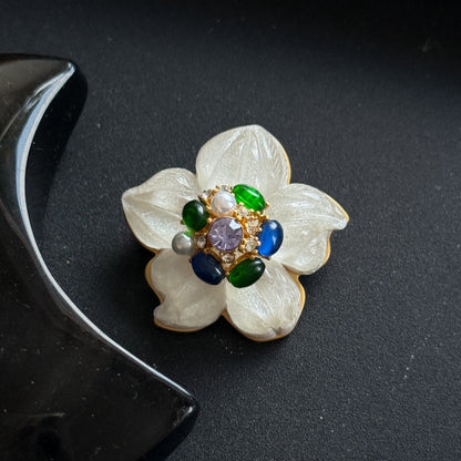 Sagė "Spindintis žiedas“