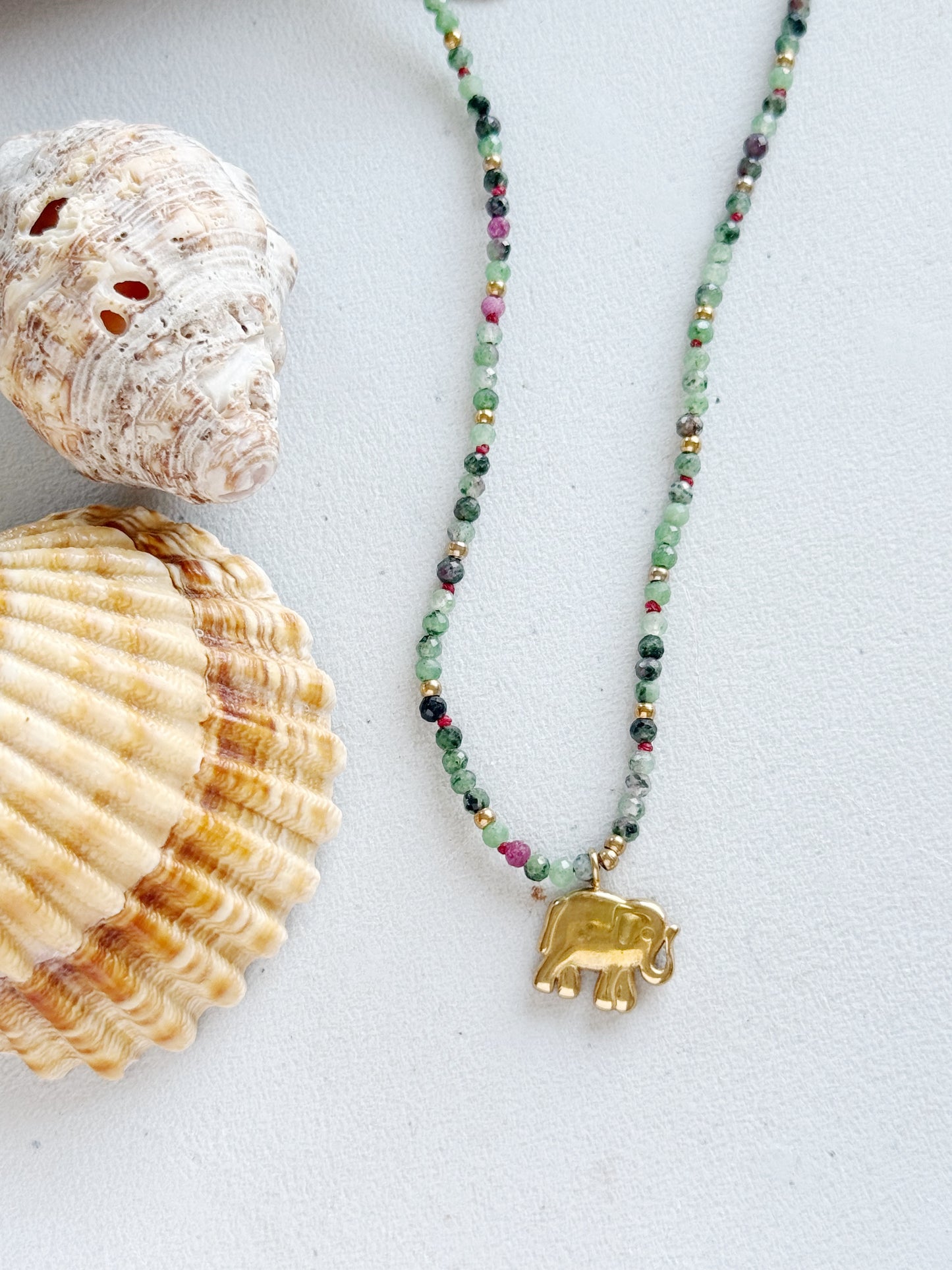 Kaklo vėrinys "Auksinis drambliukas"