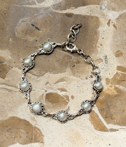 Silver bracelet with pearls