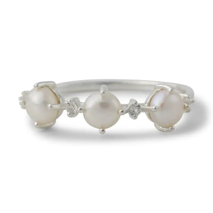 Ring with rhodolite and pearl
