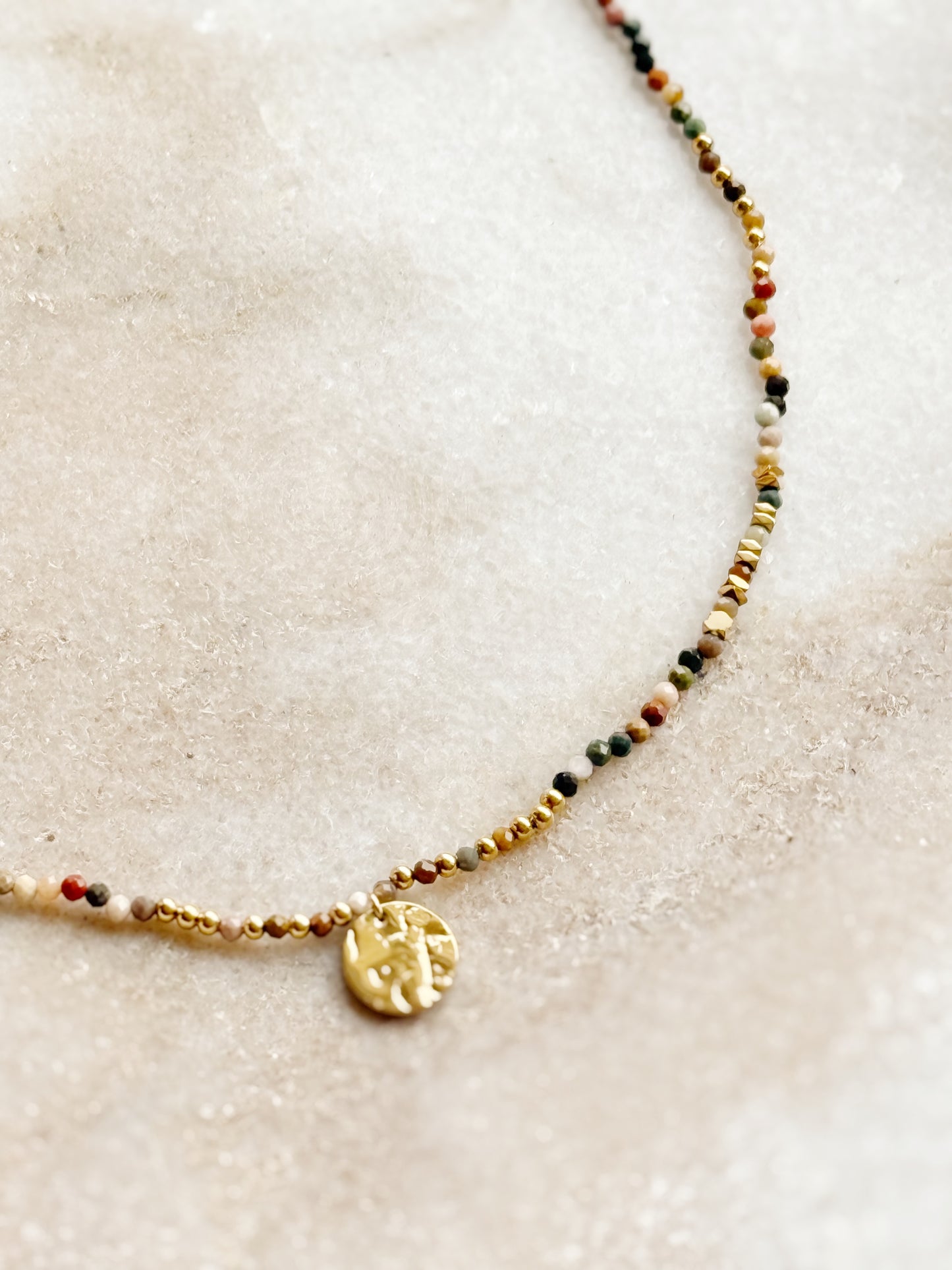 Agatų vėrinys "Mėnulis"